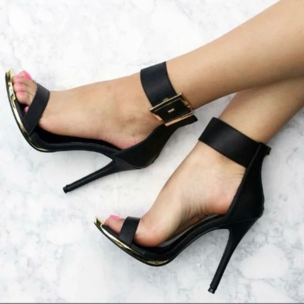 Calvin Klein Black and Gold Heels NEW IN BOX strap buckel SIZE 7.5